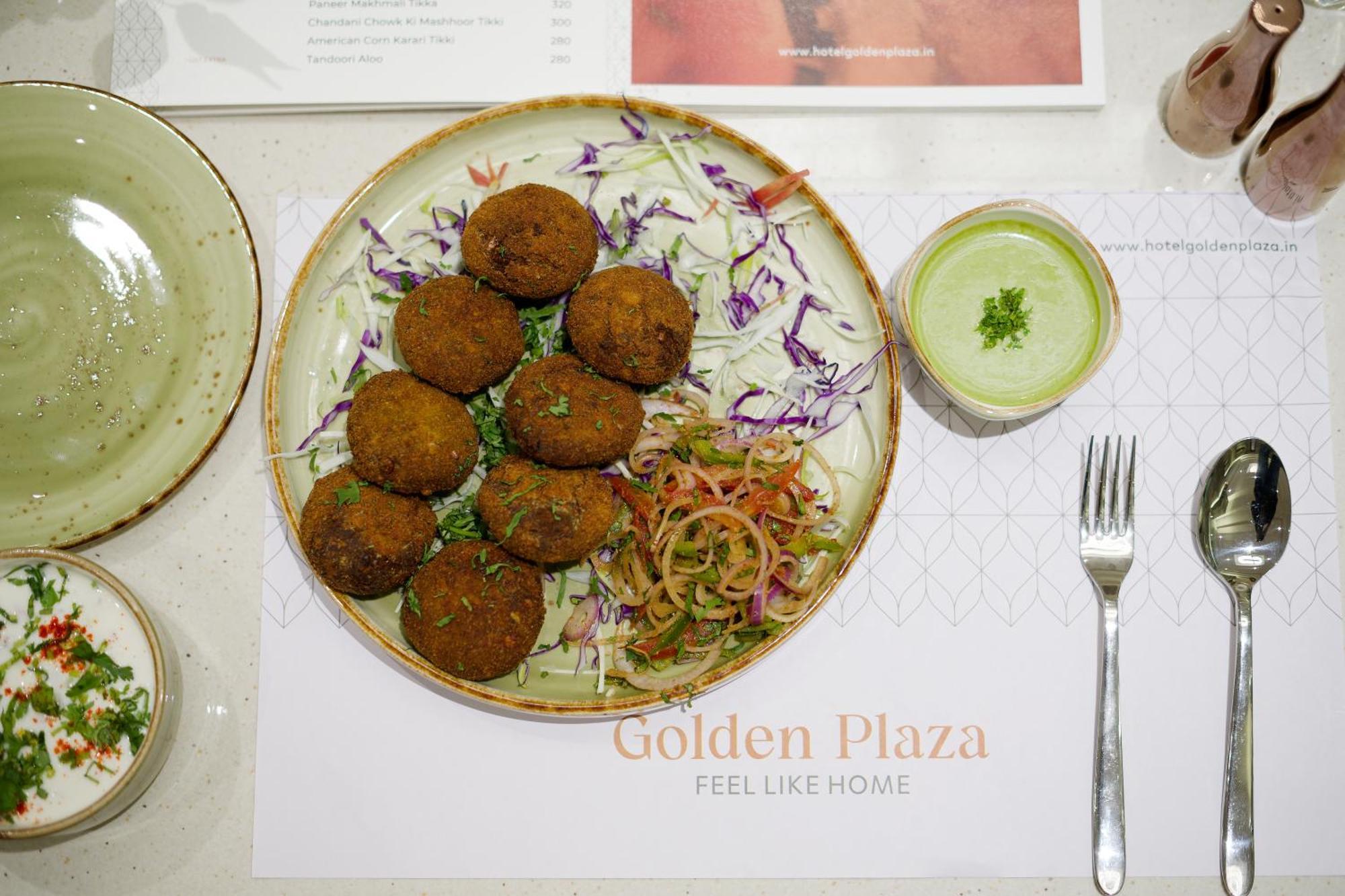 Golden Plaza Hotel Ahmedabad Buitenkant foto