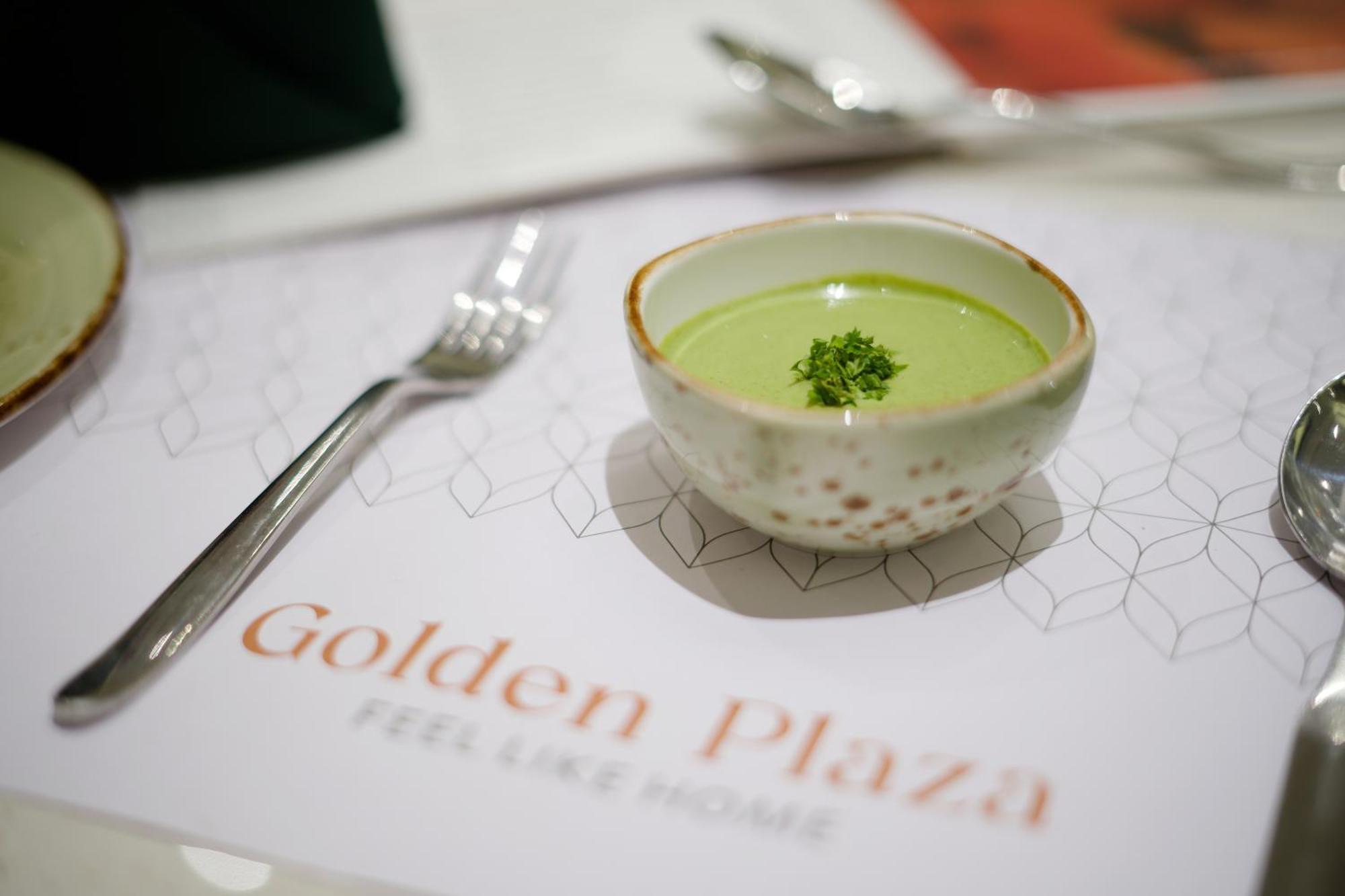 Golden Plaza Hotel Ahmedabad Buitenkant foto