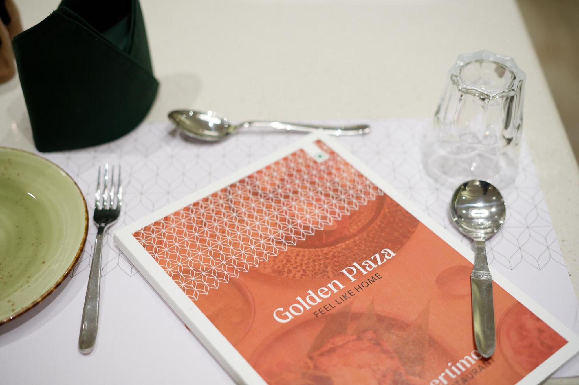 Golden Plaza Hotel Ahmedabad Buitenkant foto