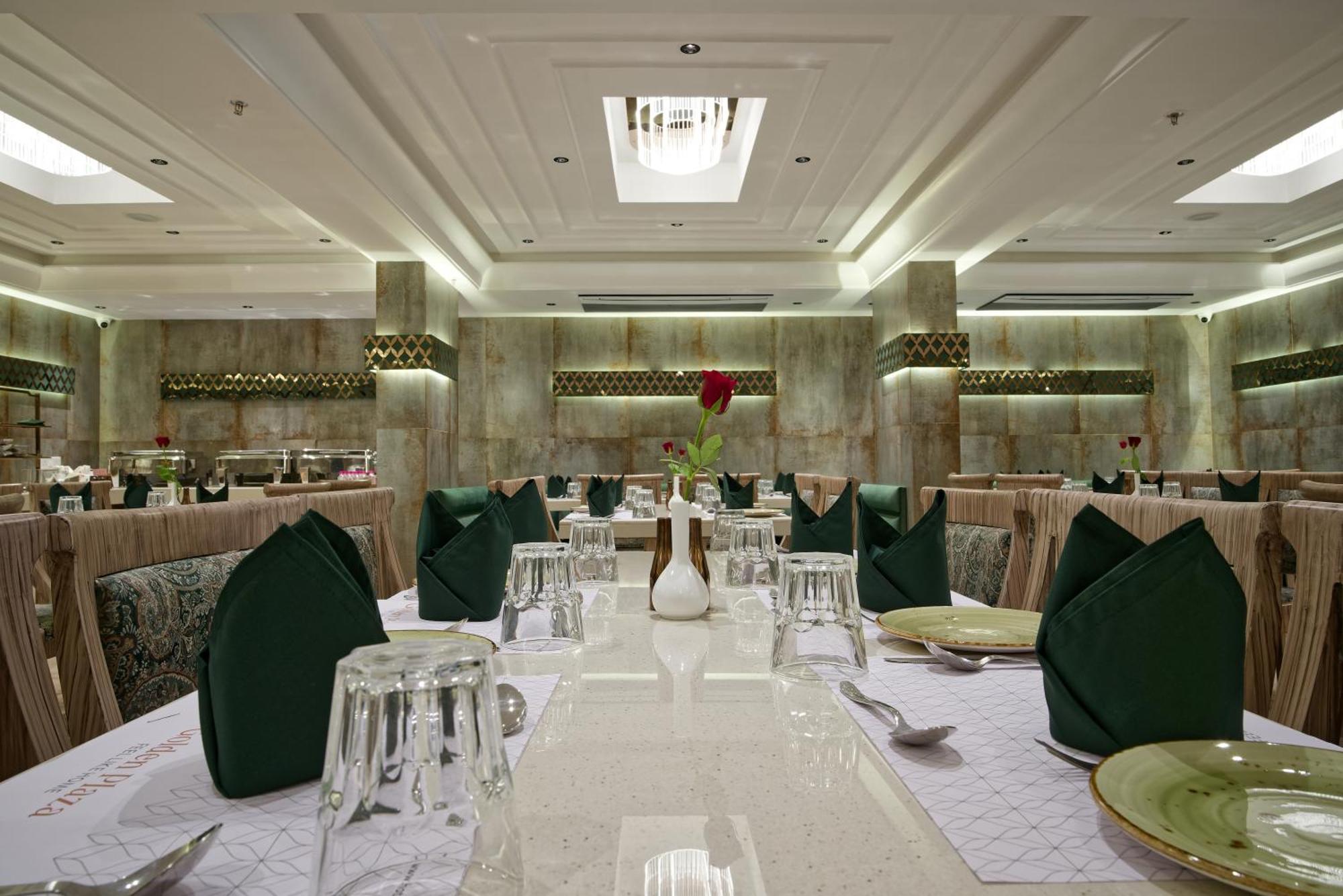 Golden Plaza Hotel Ahmedabad Buitenkant foto