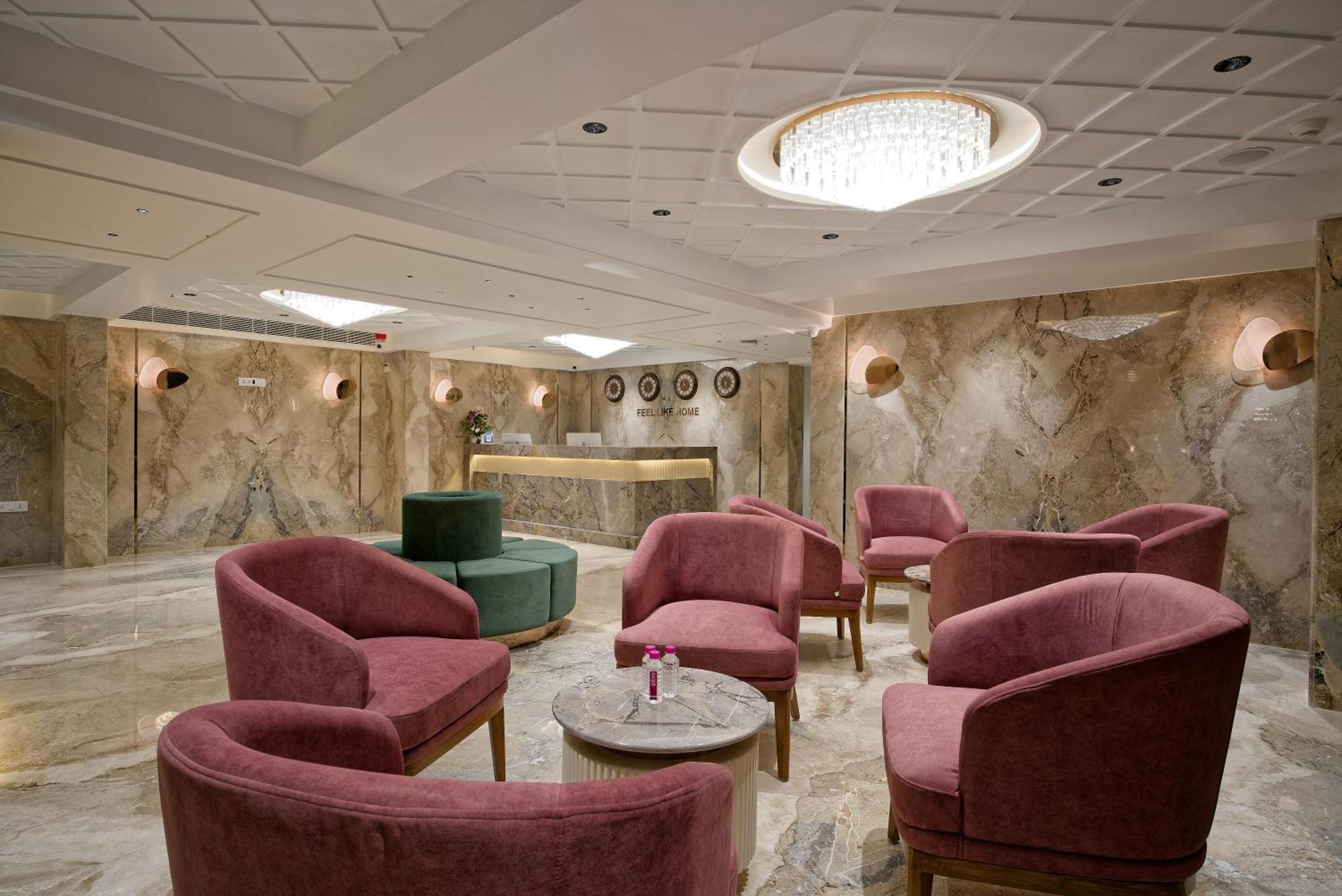 Golden Plaza Hotel Ahmedabad Buitenkant foto