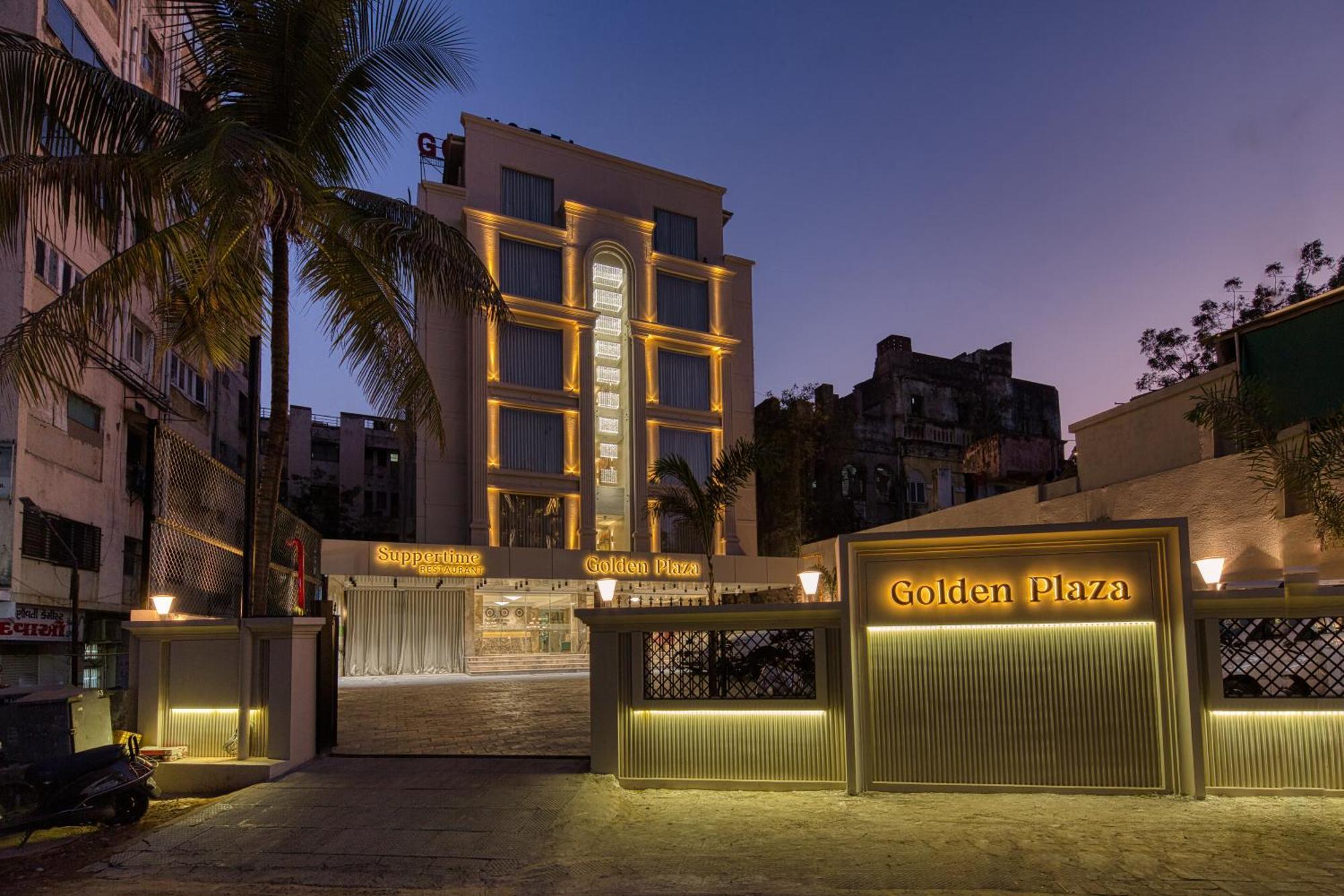 Golden Plaza Hotel Ahmedabad Buitenkant foto